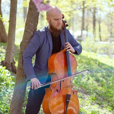 Cello artist Teemu Mastovaara has joined REMIC Artists